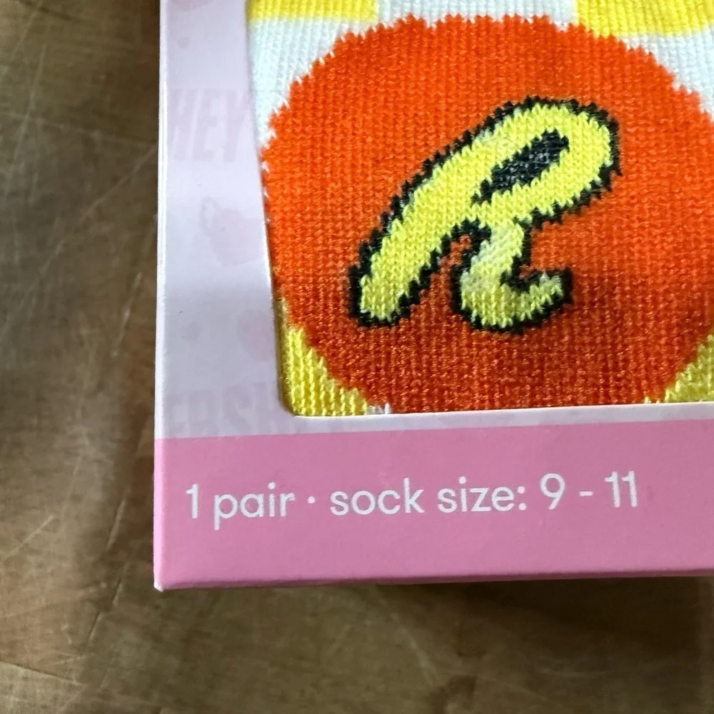 Reese's Candy bar Orange Slippers Sz 2/3 Socks Notepad Zipper Bag NEW